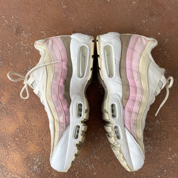 Nike heritage Air Max 95
Plant Color Collection Beige womens sz 9 - Picture 2 of 8
